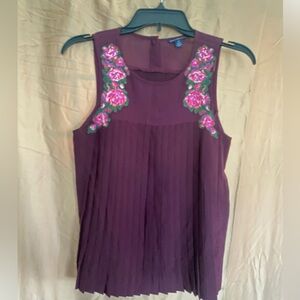 Super cute summer American Eagle sleeveless embroidered blouse size small